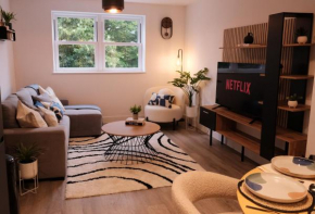 Stylish Luxury Apartment Sleeps 4 - Southampton